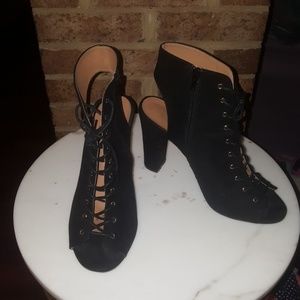 Groove "Bellona" Zip Peep-Toe Shooties